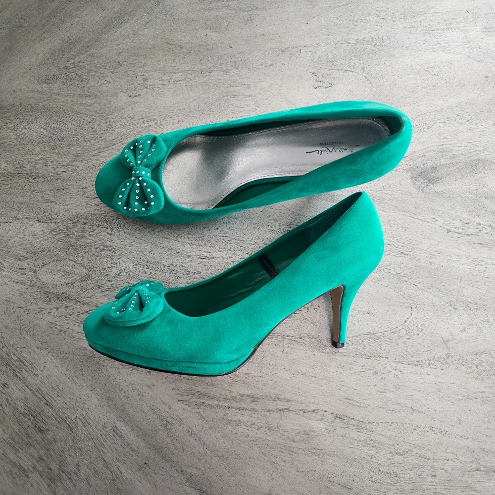Vintage bow pumps green suede princess core heels Jamie nicole collection